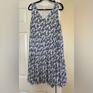 Rachel Ashwell sleeveless blue and white floral tiered midi dress in size L